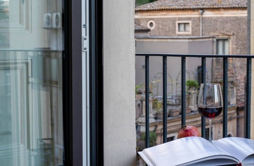 Borgo-Sanzio House | Vasta Charming Rooms- ETNA superior room with balcony