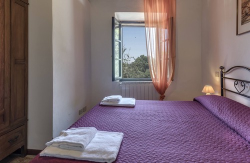 Mensanello Apartment | Vento d'estate apt.-apartment for 2 in the main village