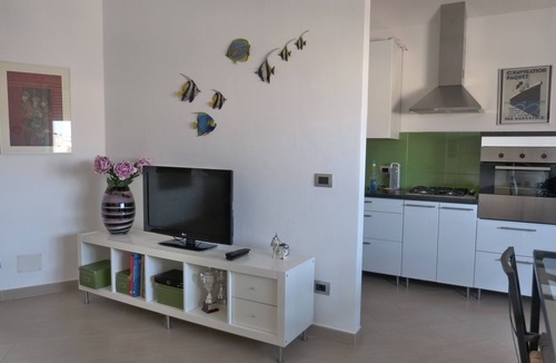 Pozzallo Apartment | Very bright beachfront apartment