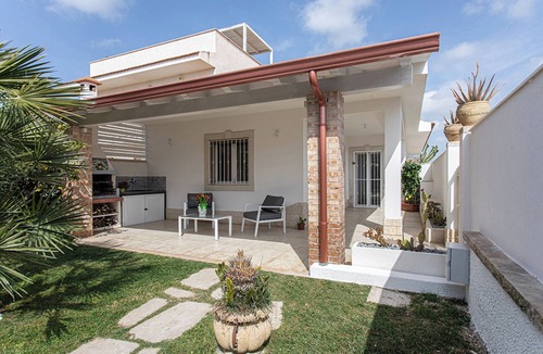 Santa Maria del Focallo Villa | Villa "Asia Frontemare" close to the Beach with Garden & Wi-Fi