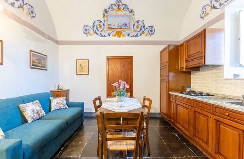 Casa Papa Apartment | Villa 'Aguglie - Suite Bouganville' with Shared Pool, Wi-Fi and Air Conditioning