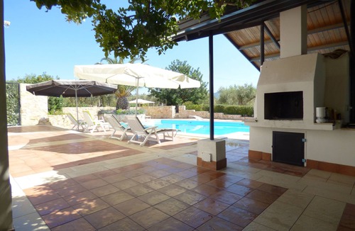 Chiaramonte Gulfi Villa | Villa Albero Limone Luxury 3 bedroom 4 bathooms farmhouse private pool and wif