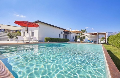 Alcamo Villa | Villa Amethyst with Pool, WiFi, Parking, Free