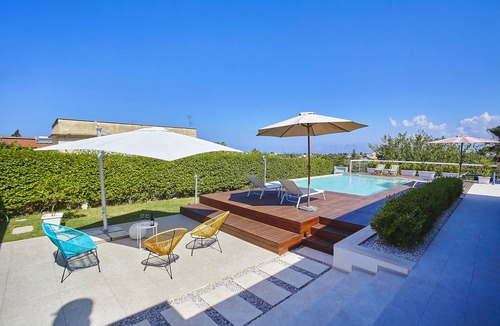 Alcamo Villa | Villa Amethyst with Pool, WiFi, Parking, Free