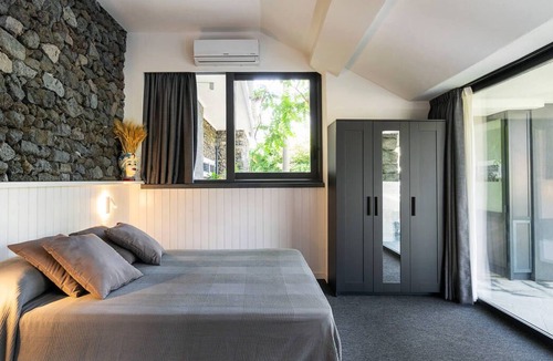 Scillichenti Apartment | Villa Anemone - Iris