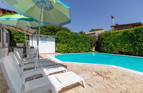 Ragusa Villa | Villa "Arianna" with Shared Heated Pool, Private Terrace & Wi-Fi