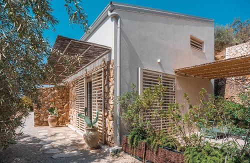 Avola Villa | Villa Azalo 6 bedrooms, 12 Adults, private pool by Azalo Country Homes