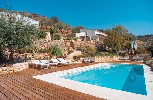 Avola Villa | Villa Azalo 6 bedrooms, 12 Adults, private pool by Azalo Country Homes