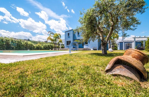 Lascari Villa | Villa azzurra with private swimming pool