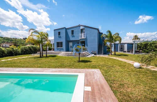 Lascari Villa | Villa azzurra with private swimming pool