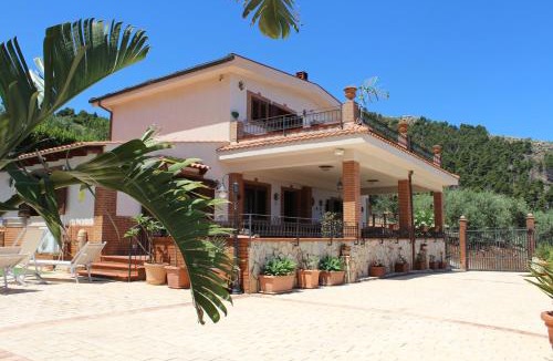 Altavilla Milicia Villa | Villa Belvedere di Altavilla with Pool and Near The Sea