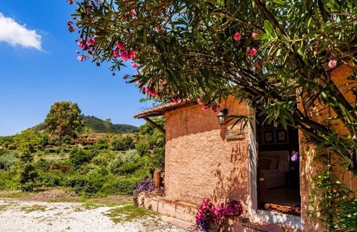 Viagrande Apartment | Villa Bonaccorso - Il Casotto "Bouganville"