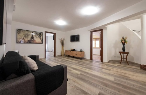 Torre Colonna-sperone Apartment | Villa carola second floor