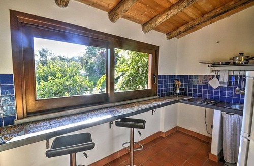 Mirto House | Villa Calesse A: A characteristic and welcoming independent house surrounded by meadows and by green hills, with Free WI-FI.