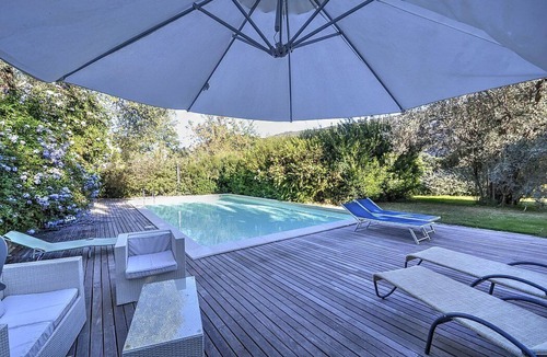 Mirto House | Villa Calesse A: A characteristic and welcoming independent house surrounded by meadows and by green hills, with Free WI-FI.