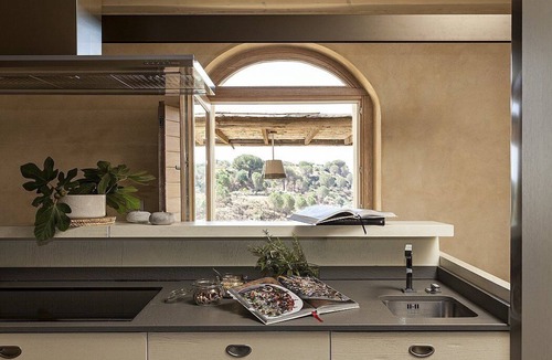 Caltagirone Villa | Villa Caltagira: An elegant and welcoming two-story villa surrounded by a wonderful age-old park, with Free WI-FI.