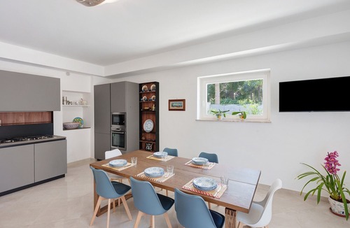 Sant'Agnello Apartment | Villa Cappuccini – Lower Floor Apartment with Shared Terrace, Wi-Fi & Air Conditioning