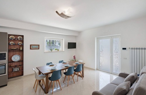 Sant'Agnello Apartment | Villa Cappuccini – Lower Floor Apartment with Shared Terrace, Wi-Fi & Air Conditioning