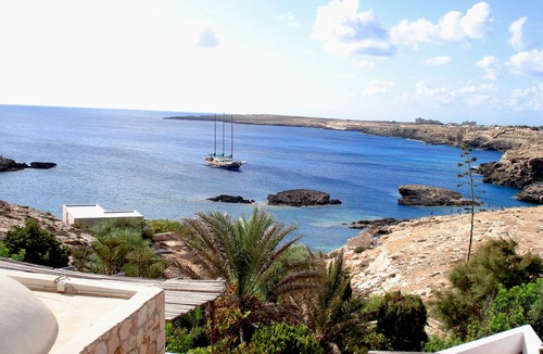 Lampedusa House | Villa Casa degli Elimi dammuso by the sea in exclusive bay in Lampedusa
