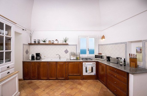 Praiano Villa | Villa Ciondolo: A bright and elegant independent house which faces the sun and the sea, with Free WI-FI.