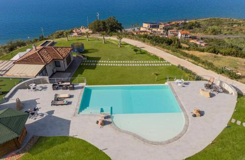 Canneto di Caronia Villa | Villa di lusso con piscina a sfioro vicino Cefalù