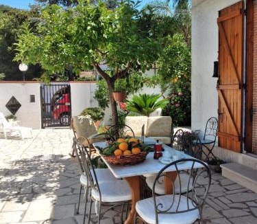 Fondi House | Villa Dafne con ampio giardino, pochi minuti dal mare Fondi Sperlonga