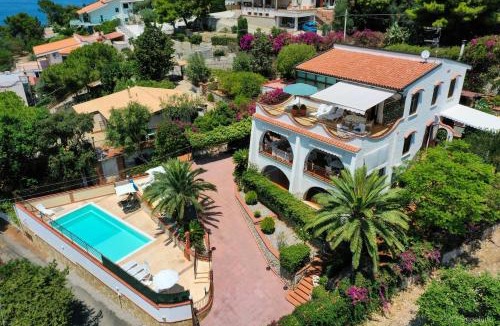 Capo Zafferano Apartment | Villa del Golfo Urio with swimming pool shared by the two apartments