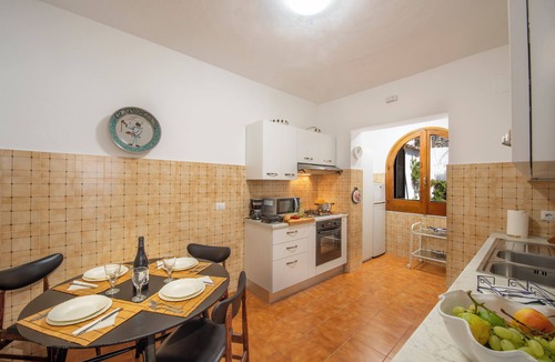 Praiano Villa | Villa del Tennista is a typical, characteristic 2-floored house in Praiano.