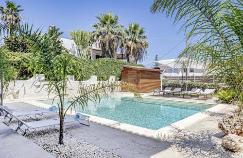 Fontane Bianche Villa | Villa Divina by Villa Plus