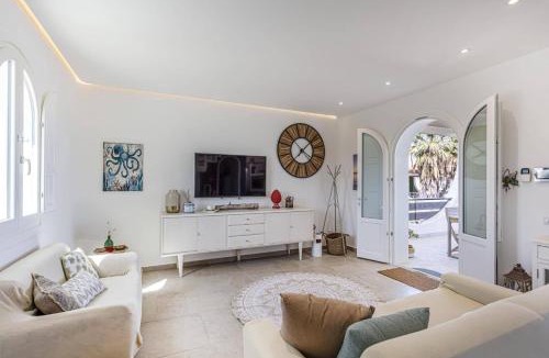 Fontane Bianche Villa | Villa Divina by Villa Plus