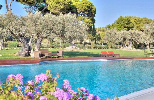 Licata Apartment | Villa Donzella, fully refundable with voucher*: An elegant and welcoming apartment that is part of a villa which faces the sun and the sea, with Free WI-FI.