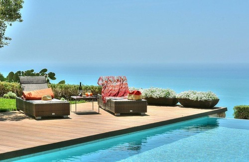 Licata Apartment | Villa Donzella, fully refundable with voucher*: An elegant and welcoming apartment that is part of a villa which faces the sun and the sea, with Free WI-FI.