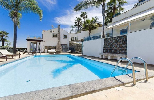 Taormina Villa | Villa Edipo Grande: A bright three-story villa which faces the sun and the sea, with Free WI-FI.