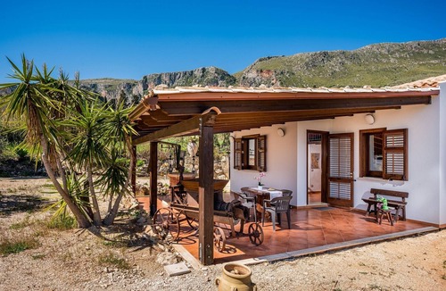 Scopello Apartment | Villa Elena 2 Km from the Natural Reserve of Zingaro