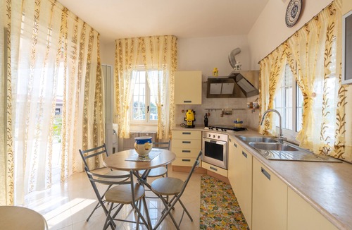 Alcamo Villa | Villa 'Elisir Del Golfo' with sea view, shared garden and Wi-Fi