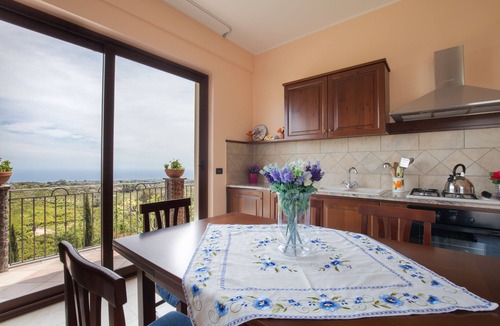 Santa Venerina Apartment | Villa Etnamare with Infinity pool between Mt Etna and the Jonian sea - "Glicine"