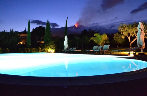 Santa Venerina Apartment | Villa Etnamare with Infinity pool between Mt Etna and the Jonian sea - Girasole