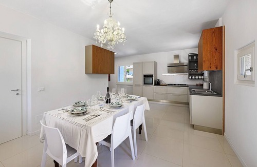 Gargagnago di Valpolicella Villa | Villa Fasoli with Private Park, Wi-Fi, and Air Conditioning