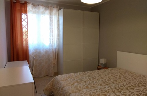 Pennisi Bed & Breakfast | Villa Feluchia B & B between the Sea and the Volcano - deluxe white room