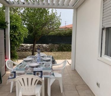 Punta Milocca House | Villa Fiori giardino, 400 m. mare con parcheggio