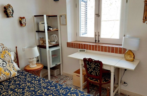 Capo Zafferano Bed & Breakfast | Villa Flavia Holidays - Room "The Moors", 50 meters from the sea