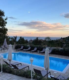 Scaletta Zanclea Bed & Breakfast | Villa Frank