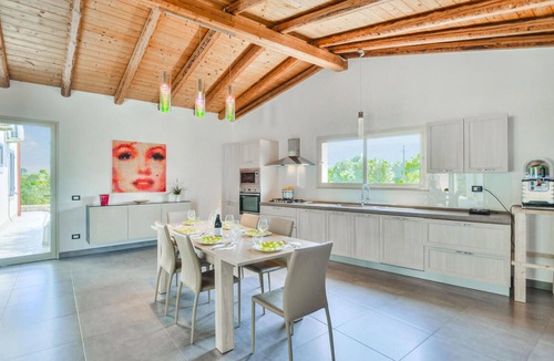 Syracuse Villa | VILLA FRATI - Elegant Accommodation with 4 Bedrooms