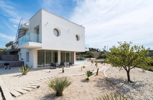 Avola Villa | Villa Genovesi - Five Bedroom Villa, Sleeps 9