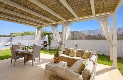 Santa Maria del Focallo Villa | Villa Gialla by Villa Plus