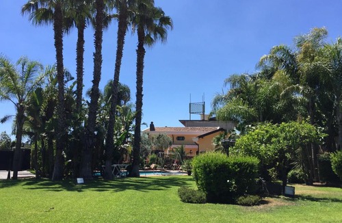 Aci Sant'Antonio Villa | Villa Gialla dell'Etna