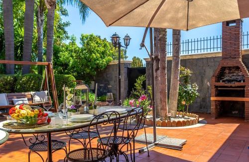 Aci Sant'Antonio Villa | Villa Gialla