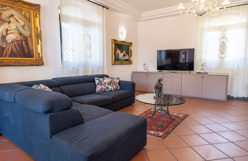 Aci Sant'Antonio Villa | Villa Gialla - Home and Pool
