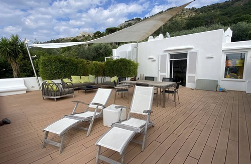 Anacapri Villa | Villa Giardino degli Ulivi within walking distance of the center of Anacapri