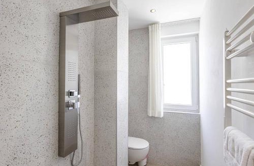 Carrozziere Villa | Villa Giloma by Villa Plus